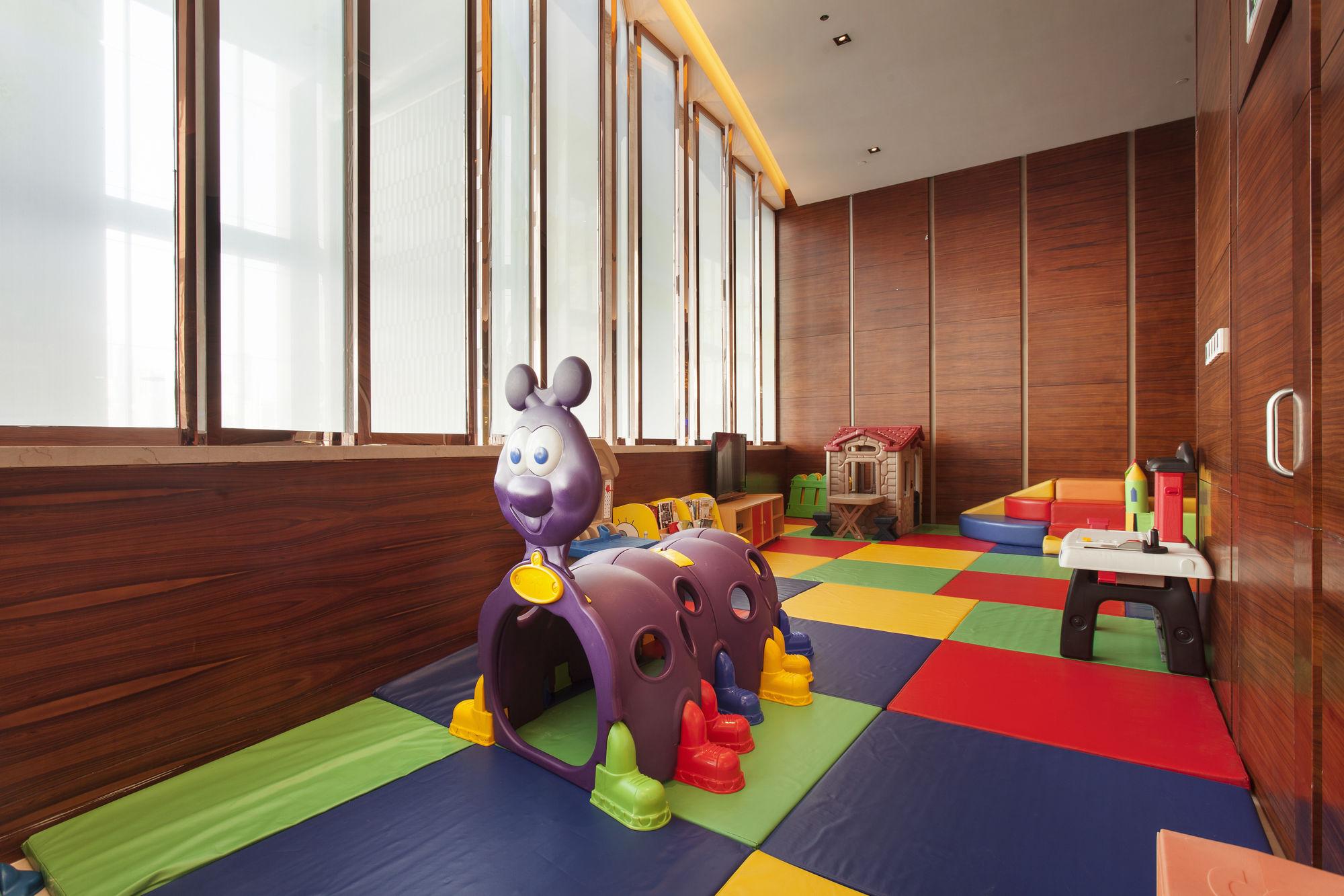 Radisson Blu Plaza Chongqing - Free 2 Bottle Of Local Beer Per Room During Stay Eksteriør billede