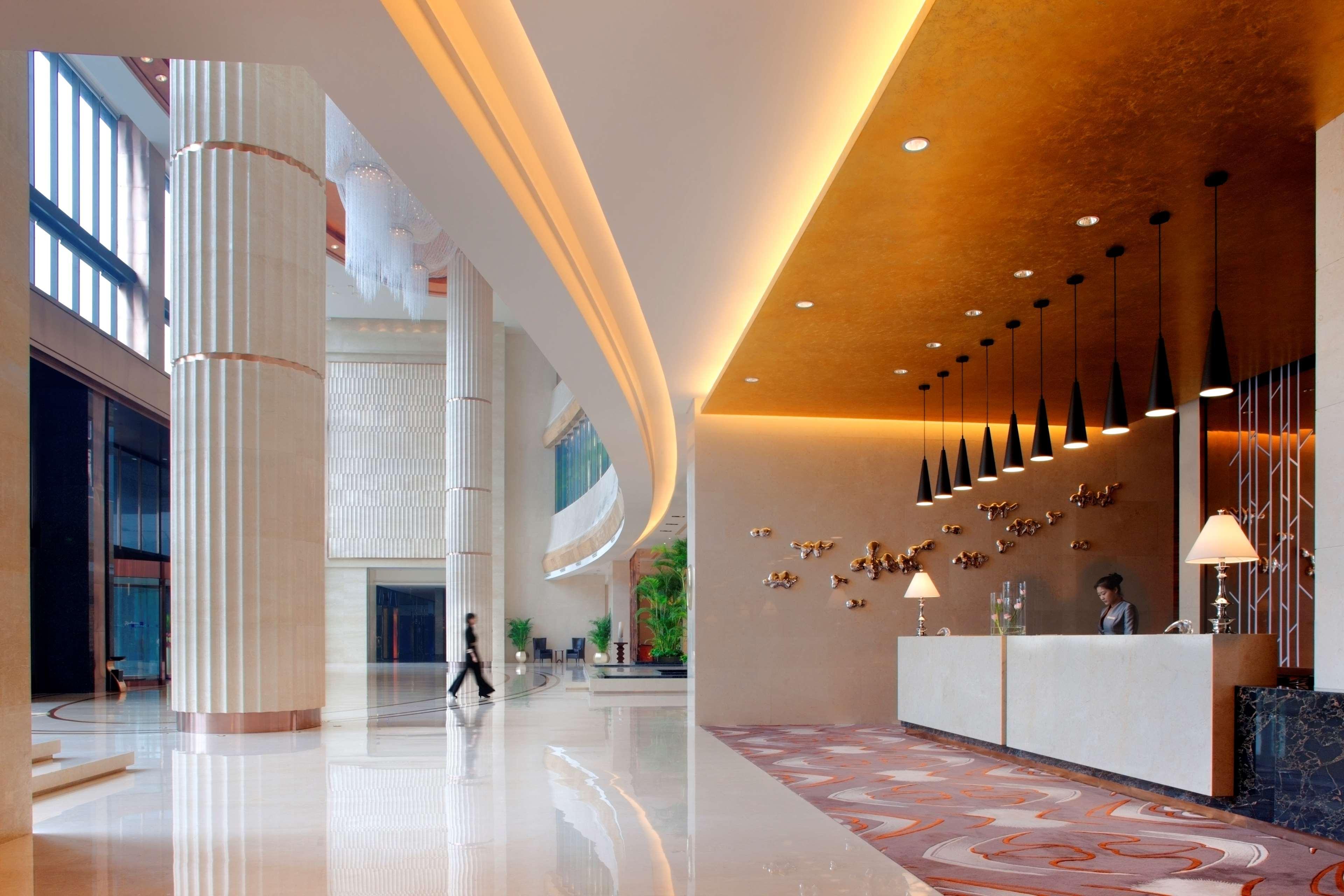 Radisson Blu Plaza Chongqing - Free 2 Bottle Of Local Beer Per Room During Stay Interiør billede