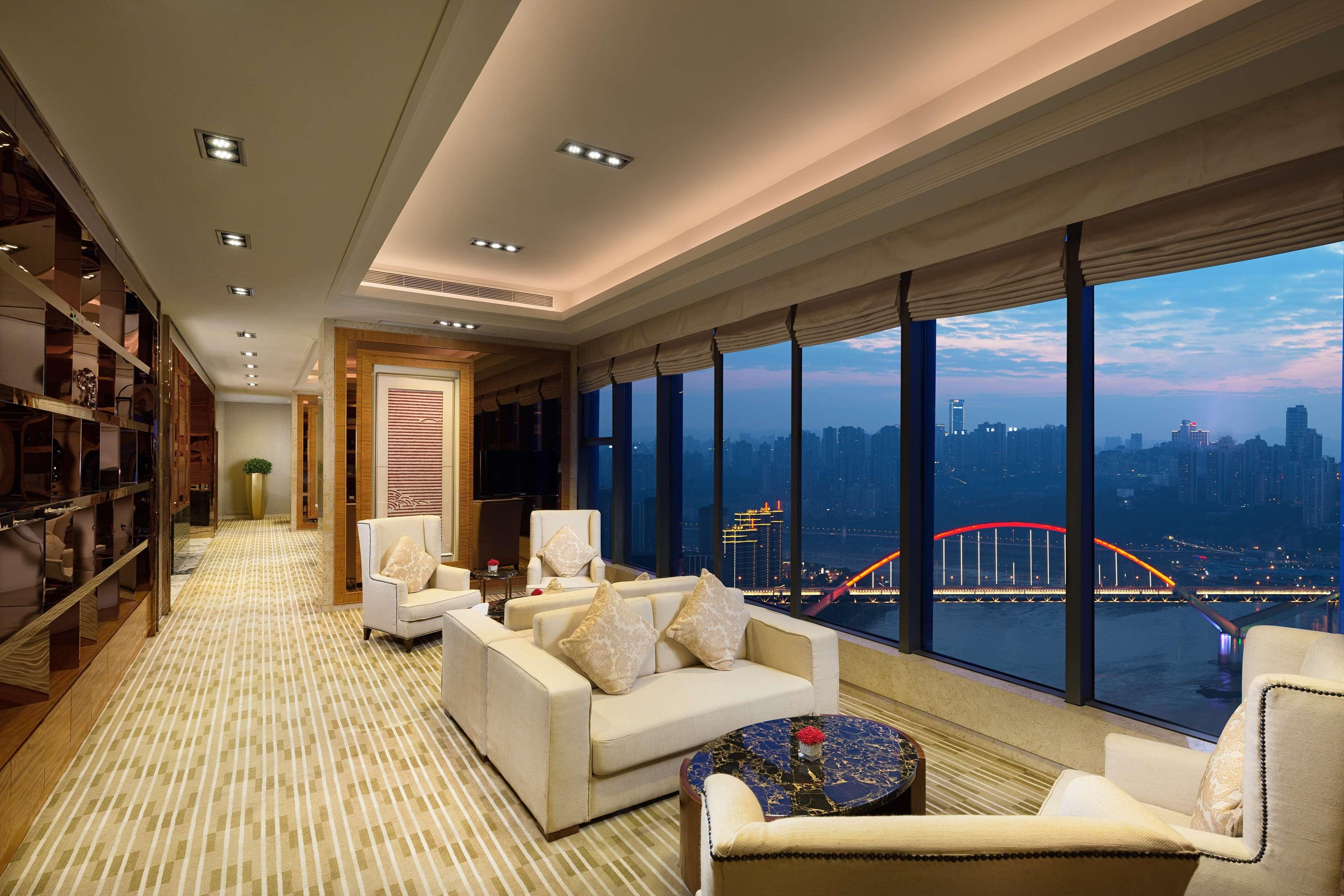Radisson Blu Plaza Chongqing - Free 2 Bottle Of Local Beer Per Room During Stay Eksteriør billede