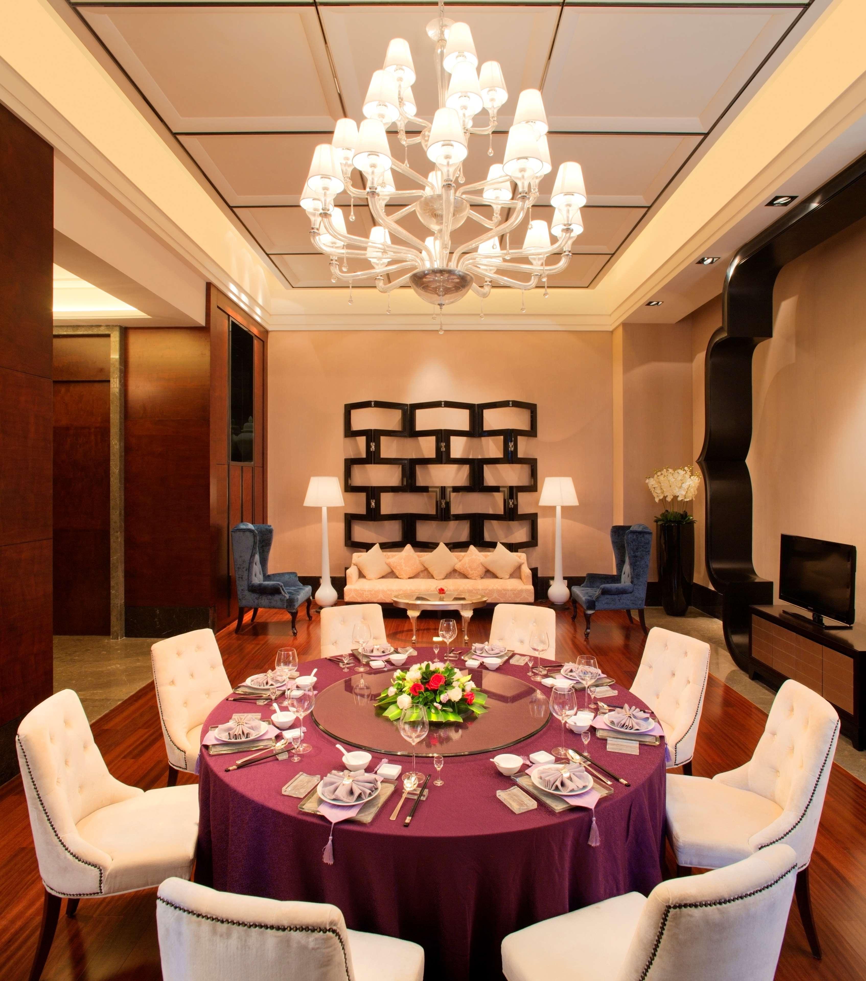 Radisson Blu Plaza Chongqing - Free 2 Bottle Of Local Beer Per Room During Stay Eksteriør billede