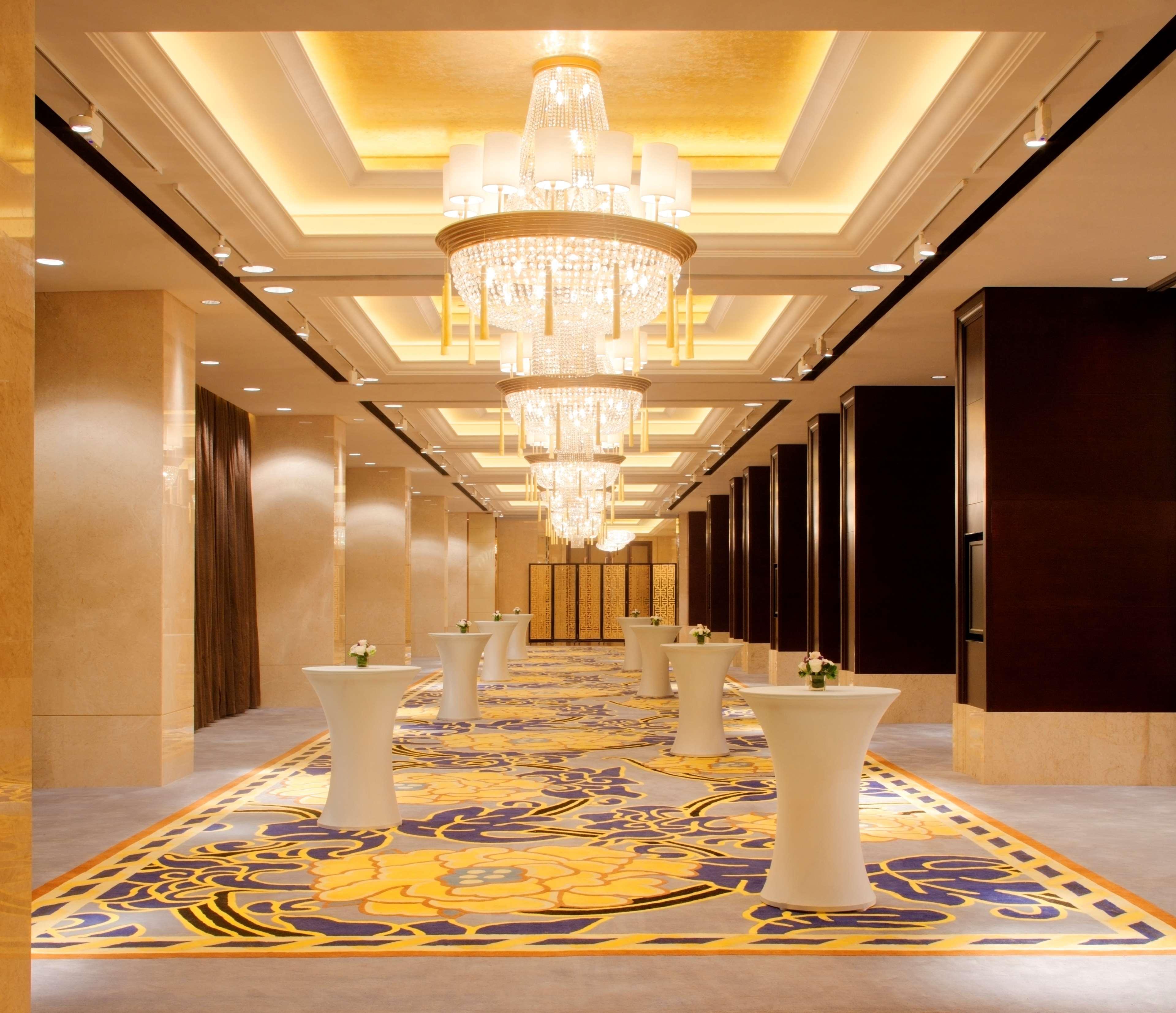 Radisson Blu Plaza Chongqing - Free 2 Bottle Of Local Beer Per Room During Stay Eksteriør billede