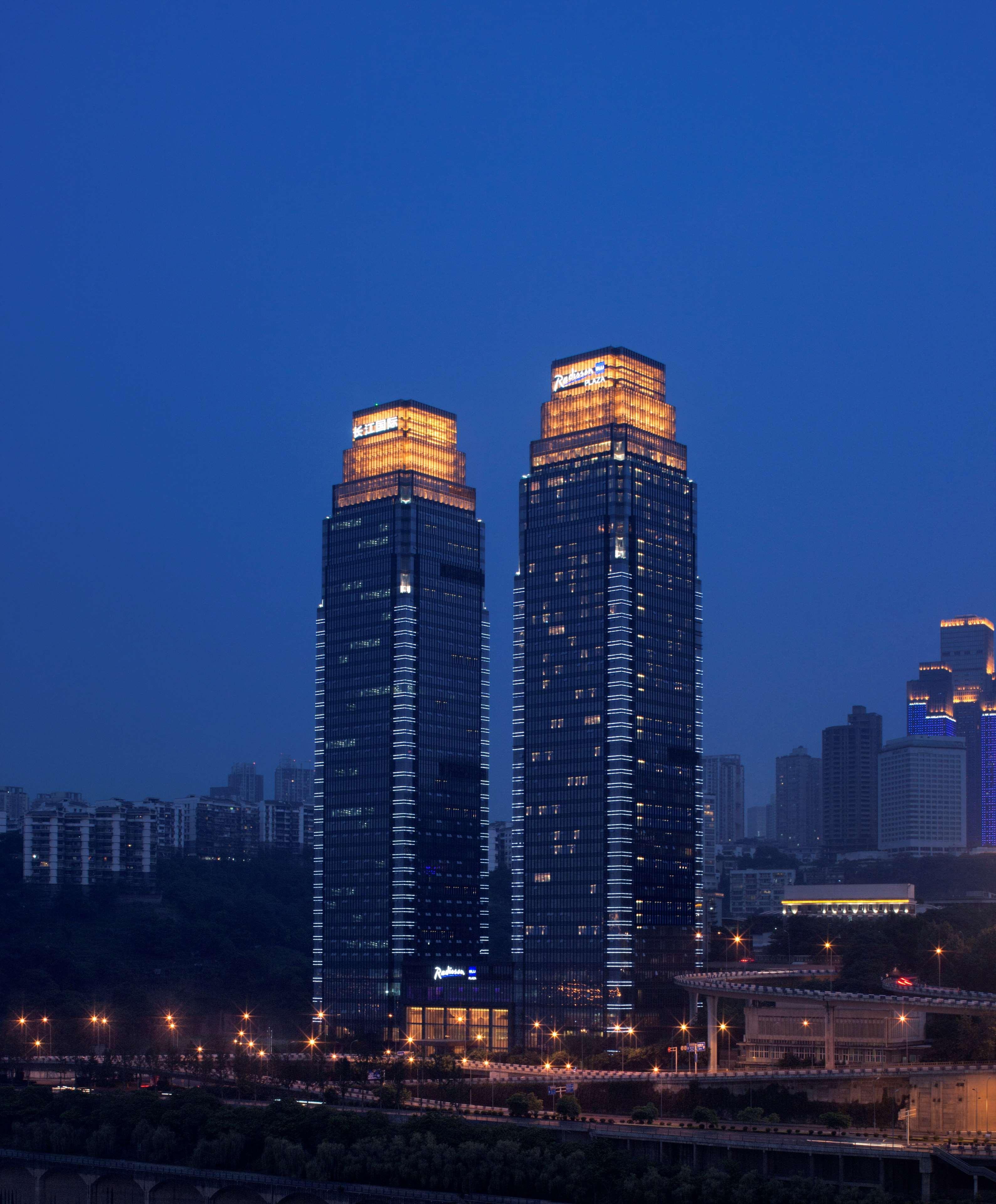 Radisson Blu Plaza Chongqing - Free 2 Bottle Of Local Beer Per Room During Stay Eksteriør billede