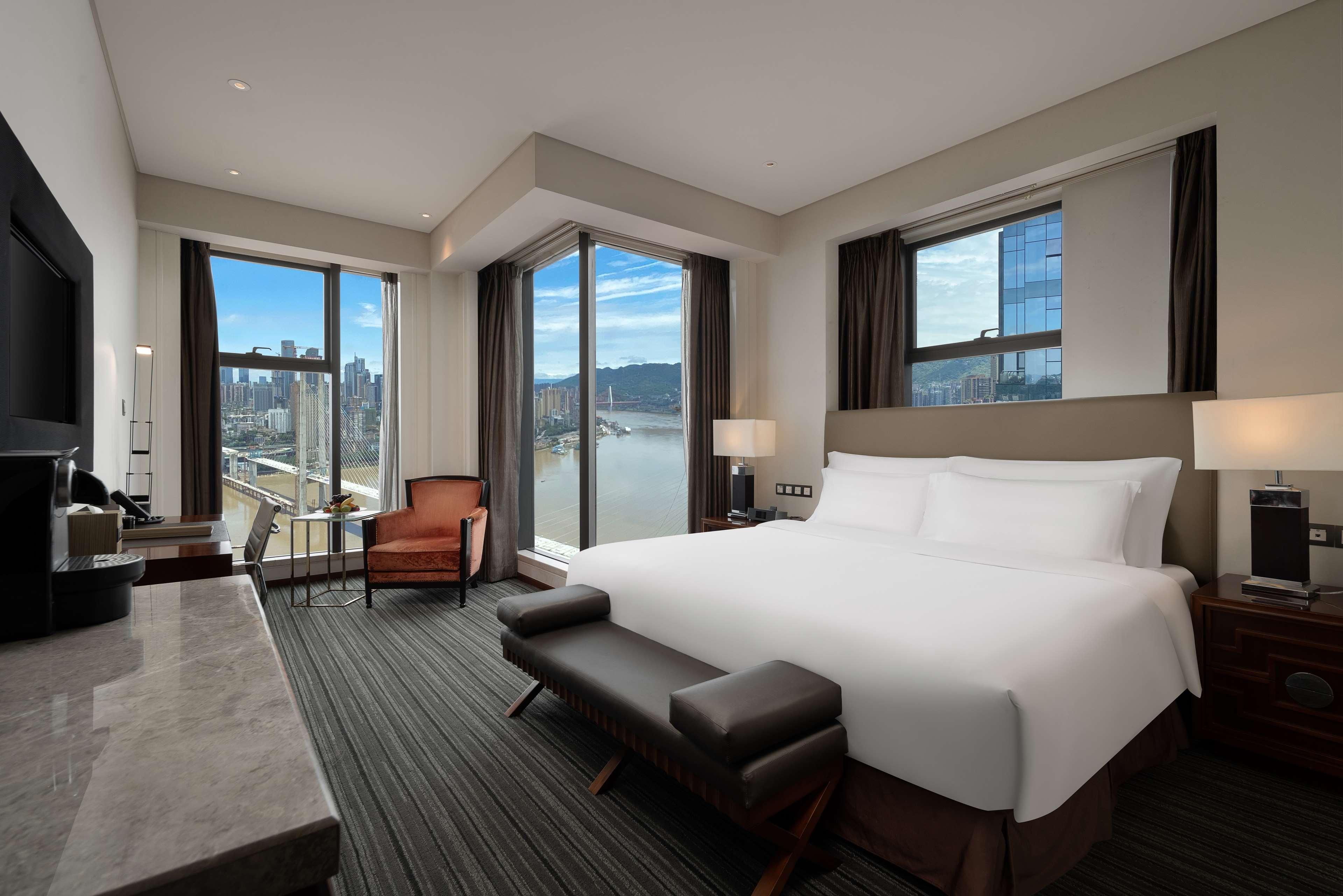 Radisson Blu Plaza Chongqing - Free 2 Bottle Of Local Beer Per Room During Stay Eksteriør billede