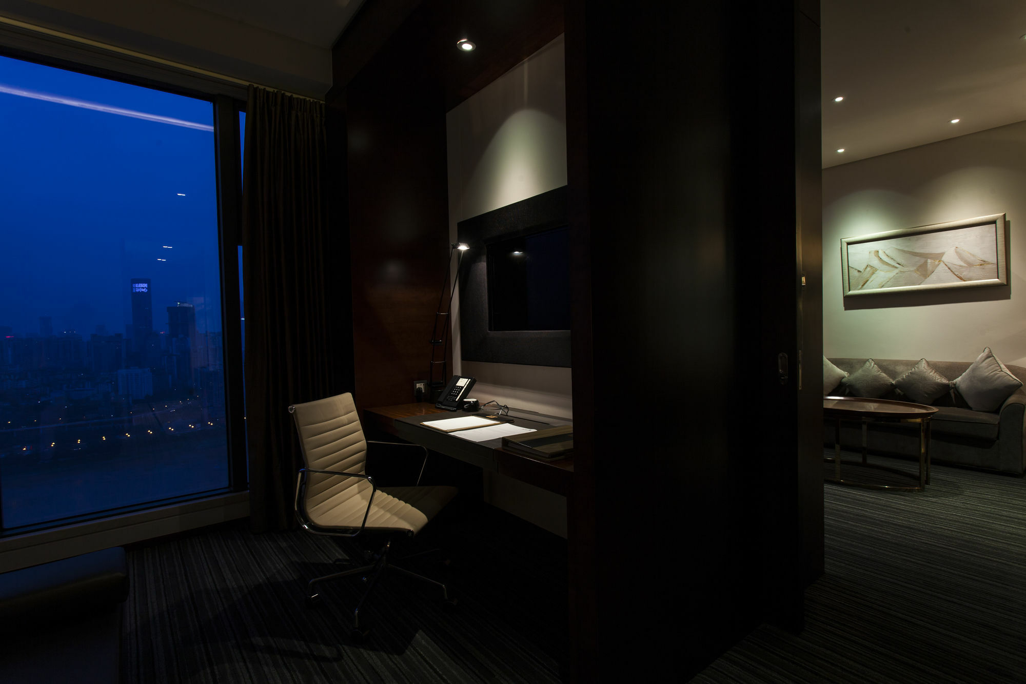 Radisson Blu Plaza Chongqing - Free 2 Bottle Of Local Beer Per Room During Stay Eksteriør billede