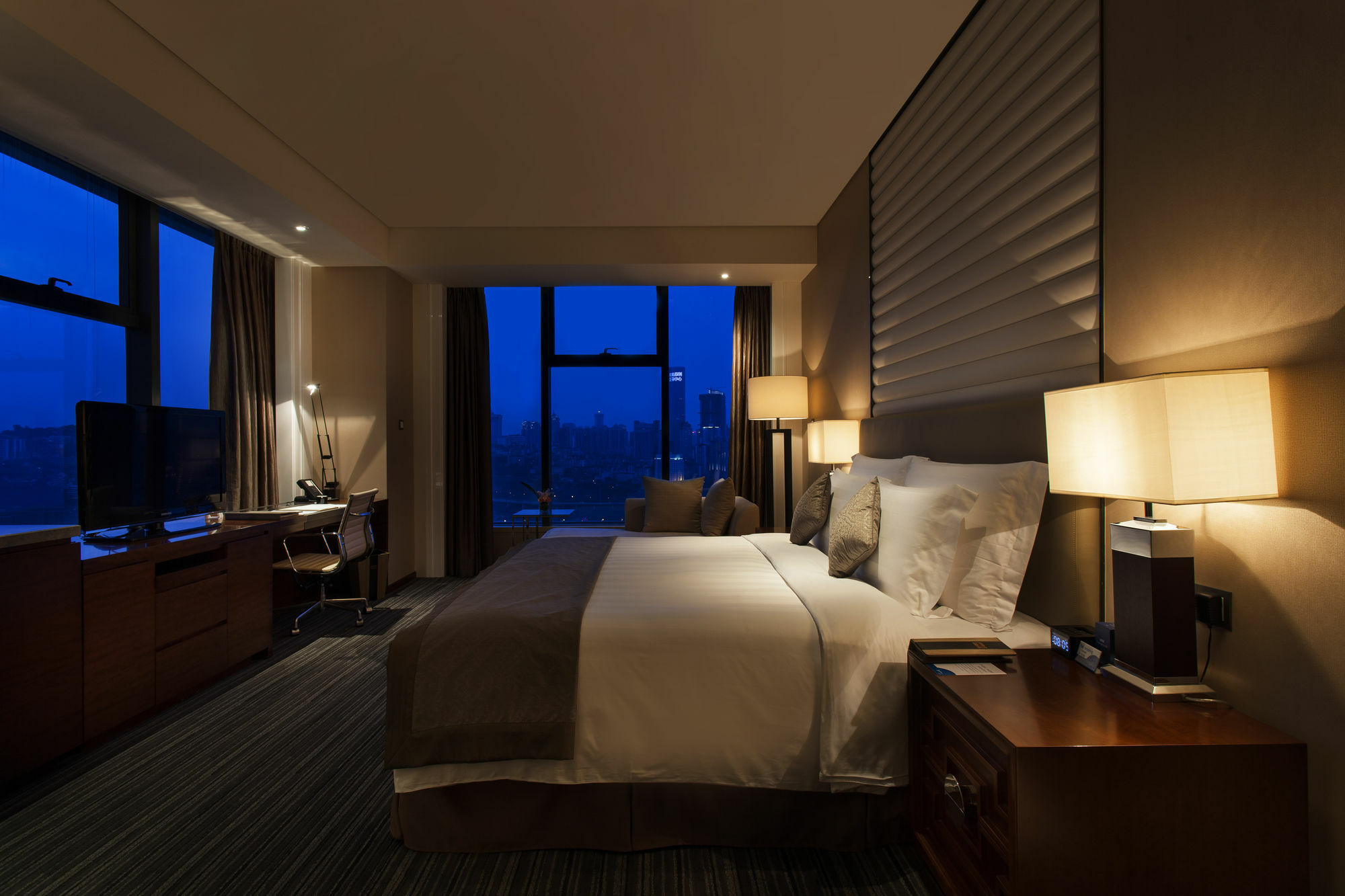 Radisson Blu Plaza Chongqing - Free 2 Bottle Of Local Beer Per Room During Stay Eksteriør billede